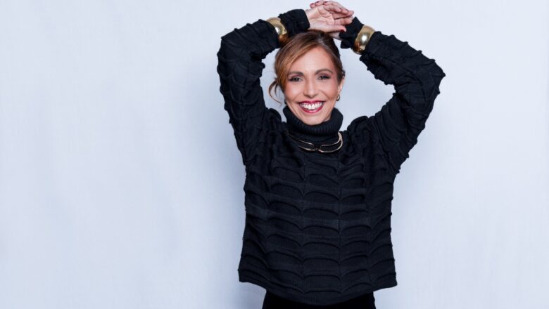 Theresa da Costa canta ‘Elton por Mim’, versão acústica, no Espaço Cenáculo com  sucessos de Elton John
