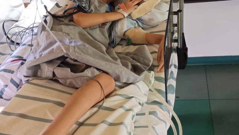 Menina de 7 anos com doença genética rara precisa de ajuda para manter tratamento contra dores intensas