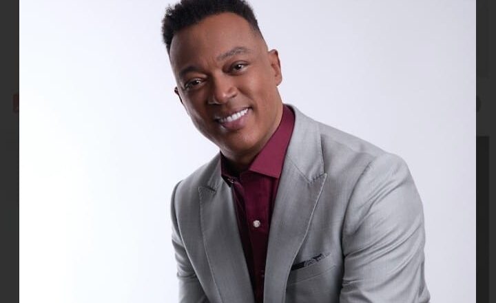 Cantor gospel Marquinhos Gomes transforma dor em testemunho no livro “Eu Tinha Tudo para Dar Errado”