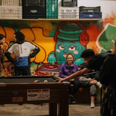 Discotecagem, drinks, cervejas e campeonato de bilhar na Cervejaria Central