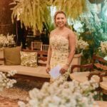 Celebrante Elaine Monteiro destaca flores da primavera nos casamentos