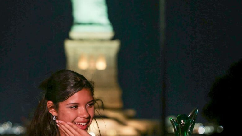 Luiza Brunet chama Michelle Heard de “princesa” durante entrega de troféu em Nova York