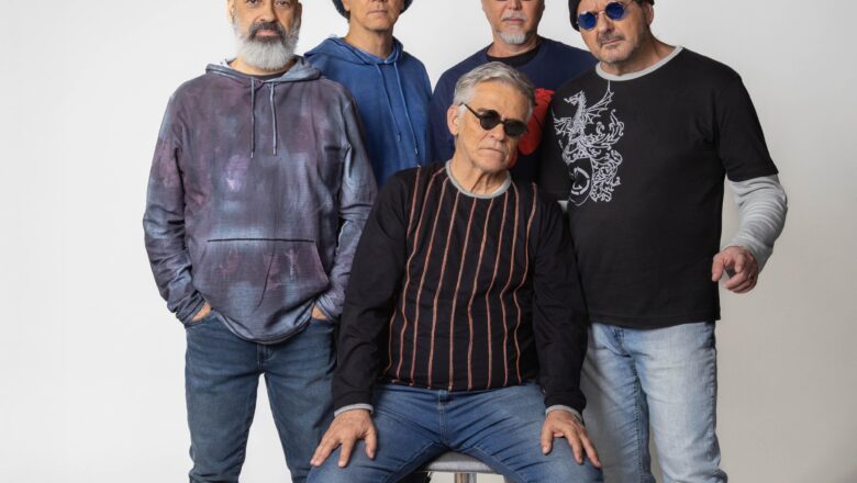 Inimigos do Rei retornam aos palcos e se apresentam no Teatro Rival