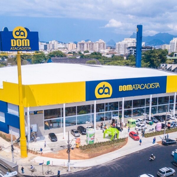DOM Atacadista transforma aniversário em plataforma de negócios para marcas parceiras