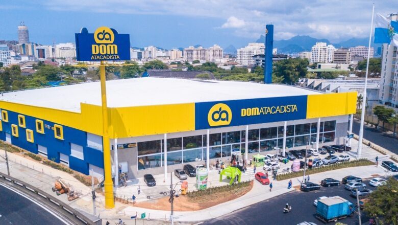 DOM Atacadista transforma aniversário em plataforma de negócios para marcas parceiras