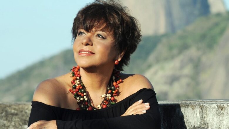 Eliane Salek celebra o legado de Elis Regina e Elizeth Cardoso no Centro da Música Carioca Artur da Távola, na Tijuca