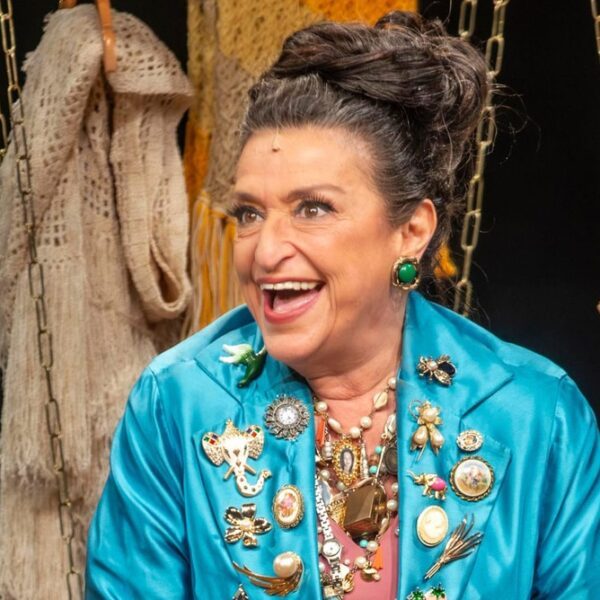 Grace Gianoukas faz apresentações em três cidades gaúchas com sua nova comédia, “Dora”