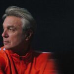 David Byrne lança edição digital deluxe do álbum ‘Who Is The Sky?’ e revela o novo single “My Madness”