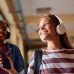 A geração do fone de ouvido: o que acontece com o cérebro quando passamos o dia inteiro conectados ao som?