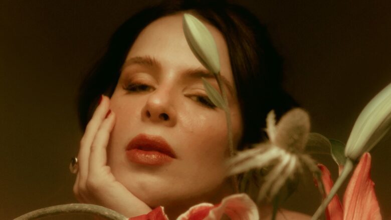 Mariana Volker leva tour de “Feitiço” para Porto Alegre, Belo Horizonte, Rio de Janeiro e São Paulo