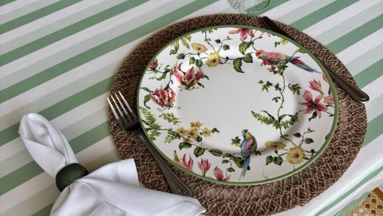A estampa da toalha pode ser o começo de uma mesa bem composta