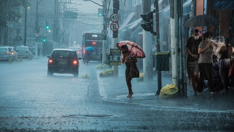 Chuvas intensas reforçam a importância de proteger casas, veículos e vidas