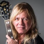 Victor Biglione comemora 50 anos de carreira relançando álbum de show histórico produzido por Quincy Jones