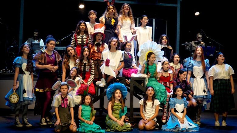 “Alice, Um Musical” estreia no Teatro Nathalia Timberg com música, humor e fantasia
