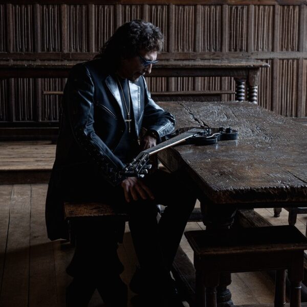 Tony Iommi lança o single “Stormwatcher”