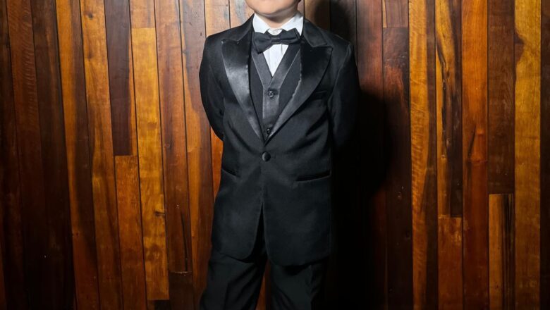 Elegância que atravessa fronteiras: Mini Mister Brasil veste Nova Lucius em noite especial em Niterói