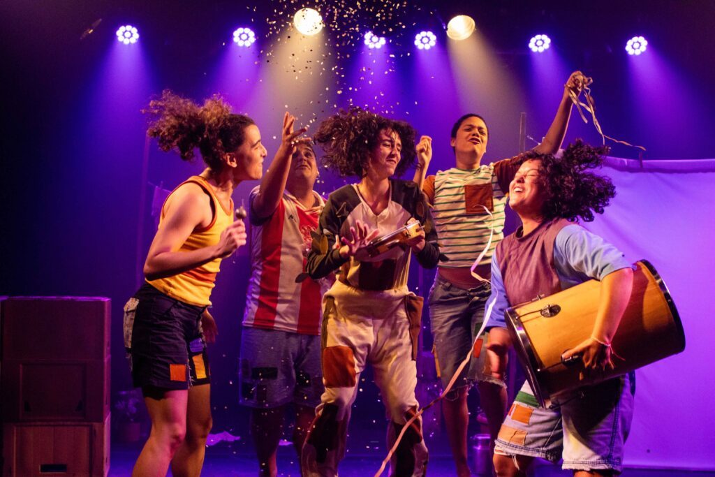 Diversão para toda família, espetáculo “Quintal” volta aos palcos no Teatro Ziembinski, na Tijuca