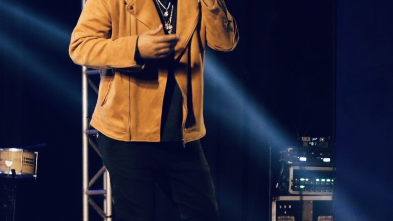 Thiago Còrdeiro celebra 23 anos de carreira com shows e encontros especiais em outubro
