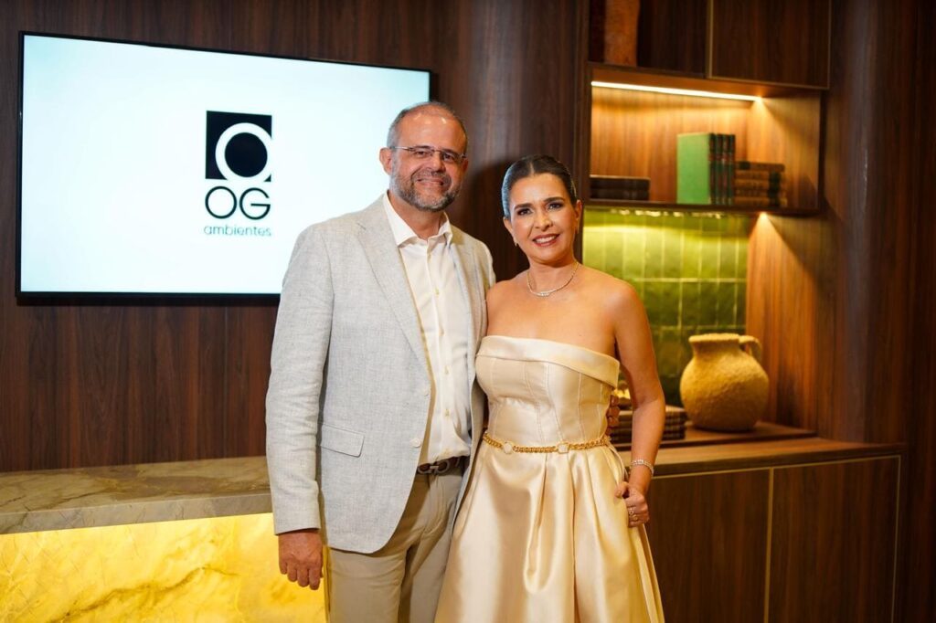 Foto 1 - Os anfitriões da noite, os empresários Ricardo Ponce e Roberta Gontijo