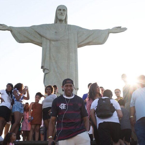 Stephen A. Smith transforma passagem pelo Brasil em imersão histórica entre a NFL e a cultura brasileira