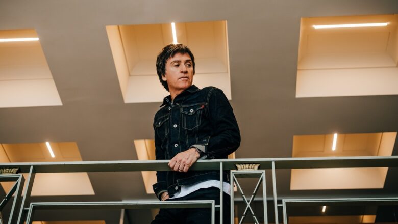 Johnny Marr lança o seu quinto álbum de estúdio, ‘The Age Of Everything’