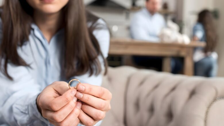O casamento acabou. Por que algumas famílias continuam vivendo o divórcio anos depois?
