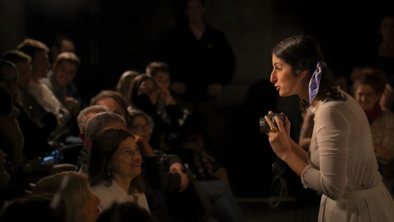 Com sessões esgotadas desde a estreia, “Pra Quem Não me Conhece” prorroga temporada na Casa de Cultura Laura Alvim