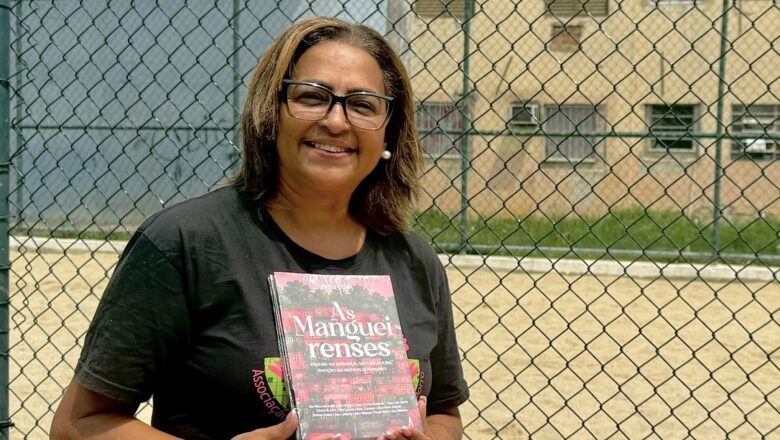 Livro escrito a partir de relatos de mulheres do Morro da Mangueira é lançado em evento na quadra da Estação Primeira
