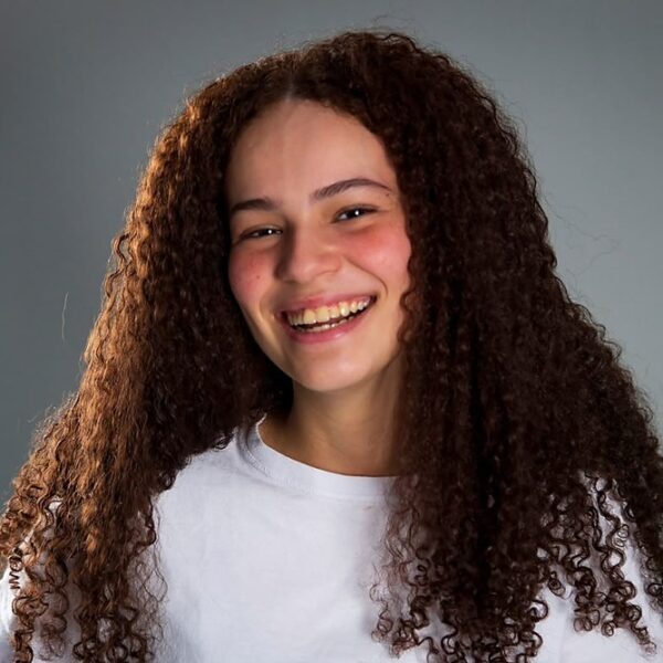 Aos 15 anos, atriz e apresentadora amazonense Valentina Marques é destaque no Summit Rio WebMercado 2026, neste sábado, com transmissão gratuita
