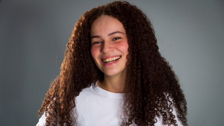 Aos 15 anos, atriz e apresentadora amazonense Valentina Marques é destaque no Summit Rio WebMercado 2026, neste sábado, com transmissão gratuita