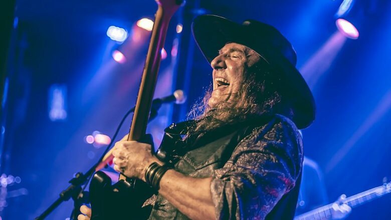 Fábio Rizental celebra o legado de Milton Nascimento, Djavan e Luiz Melodia em seu novo show, “Três Rosas Negras”