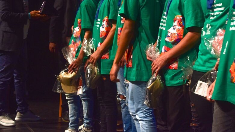 Fundação CASA premia jovens que desenvolveram app para conectar mulheres a prestadoras de serviços