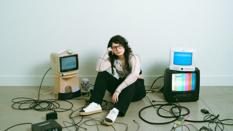 Madds Buckley lança o novo álbum ‘A Simple Binary and a Complex Phrase’