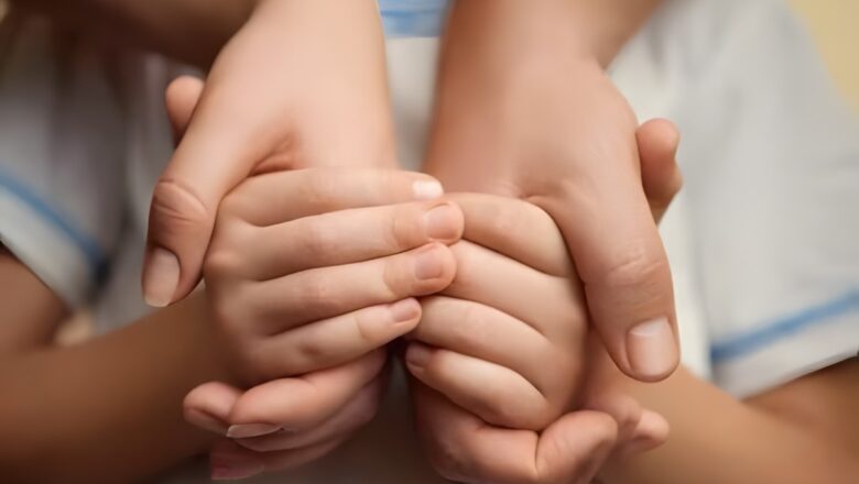 Mais de 32 mil pessoas querem adotar no Brasil, mas 6 mil crianças ainda esperam por uma família