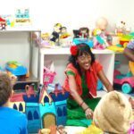 Doutores da Alegria leva espetáculo teatral ao Hospital Municipalizado Adão Pereira Nunes
