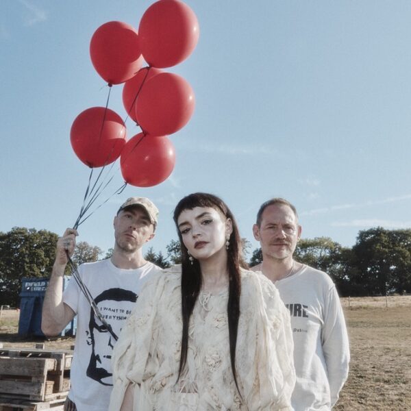 CHVRCHES revela nova single “Overthinker”