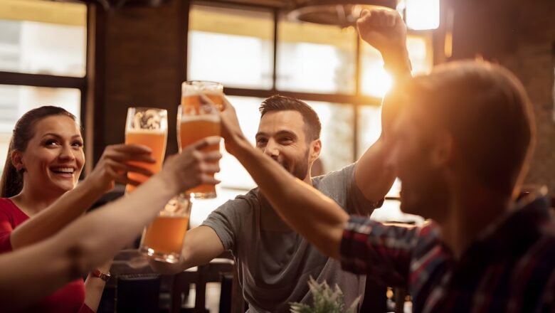1 em cada 5 adultos consome seis ou mais doses de álcool em uma única ocasião no Brasil