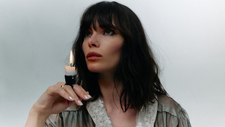 Winona Oak lança o seu segundo álbum ‘Bloom’ e compartilha a faixa de destaque “Anemone”