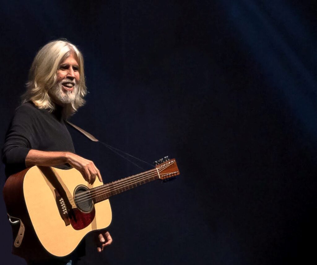 Oswaldo Montenegro: aos 70 anos, ele dança conforme as suas próprias músicas