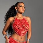 Rainha de bateria desde os 15 anos, Kaluana honra a história da Leandro de Itaquera