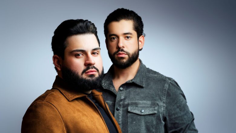 Dois cantores, dezenas de histórias: Dom Vitor & Vinícius celebram o Dia do Compositor falando sobre as canções que ajudaram a construir suas trajetórias